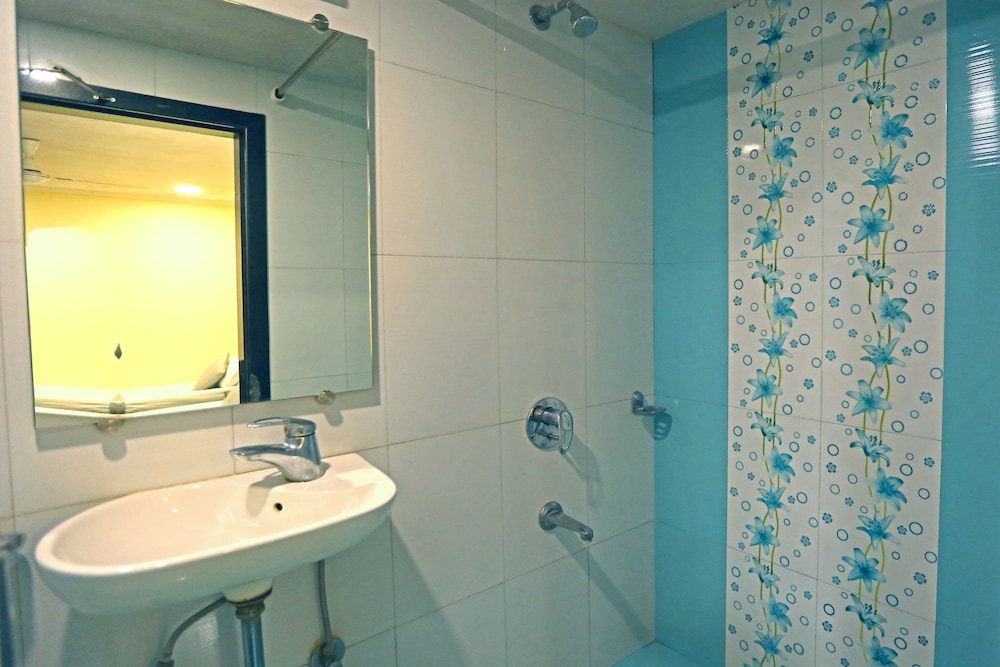 Gulf Hotel 48/49