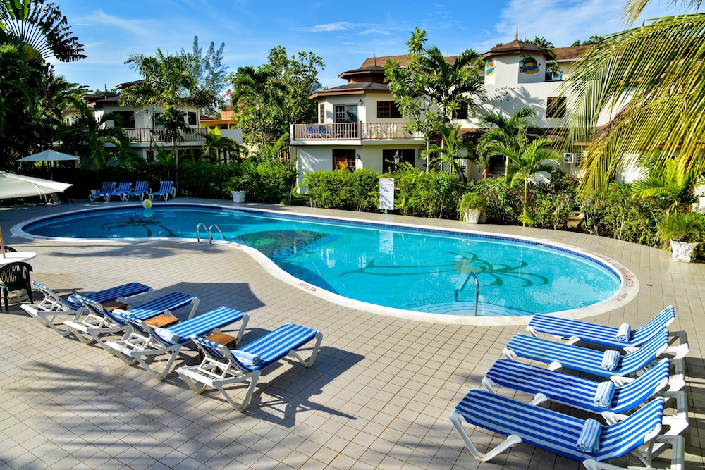 Coco La Palm Seaside Resort in NEGRIL
