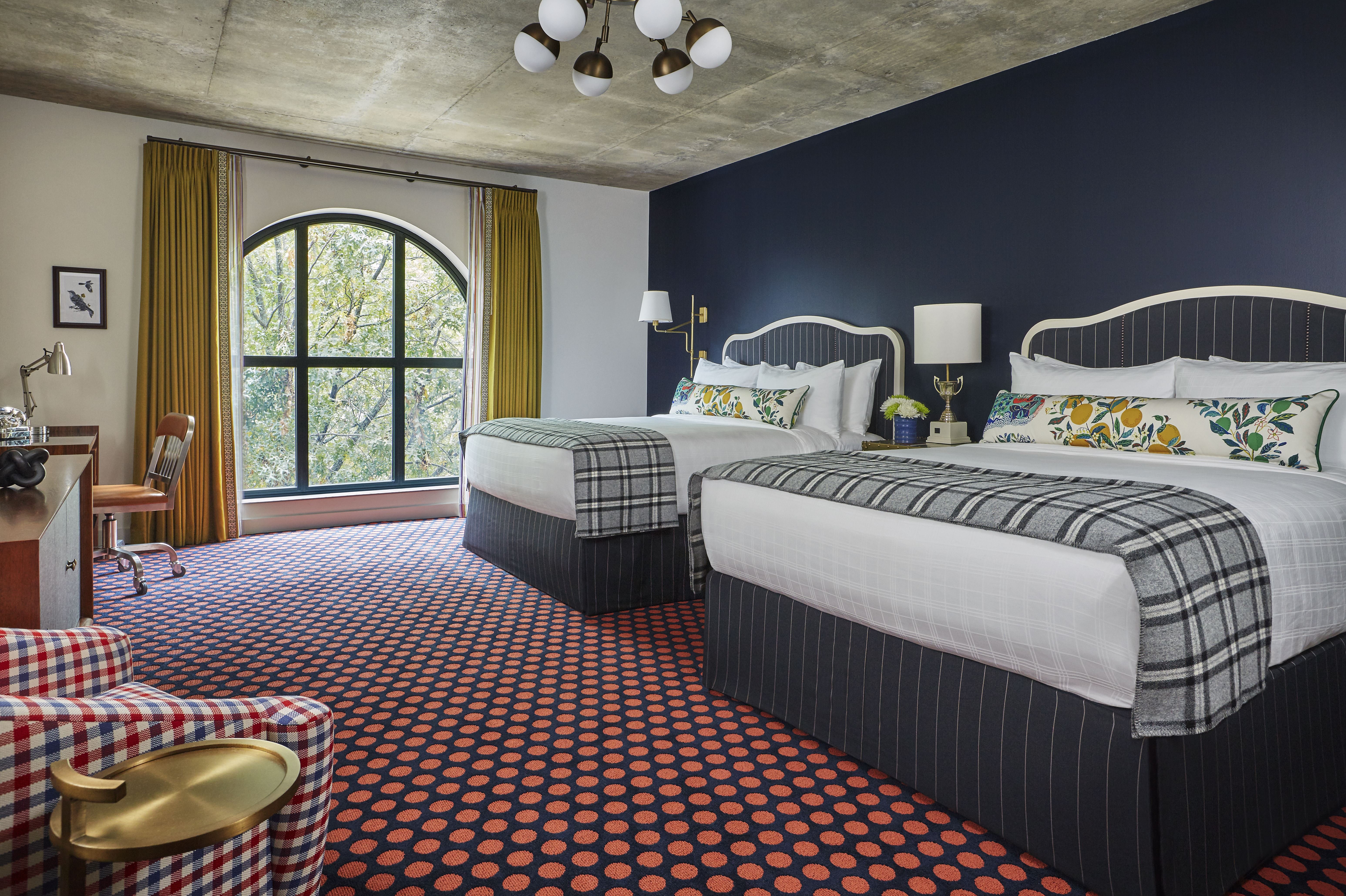 Graduate, 2 Queen Beds