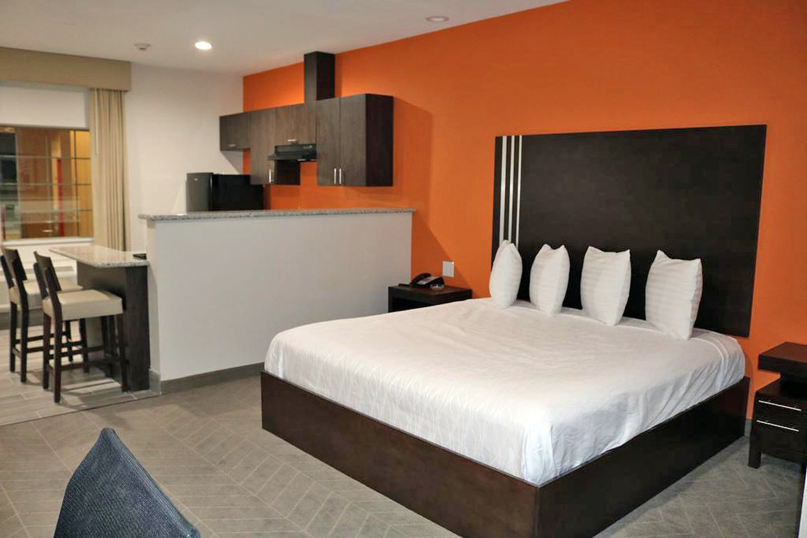 Scottish Inn and Suites IAH Airport 24/46