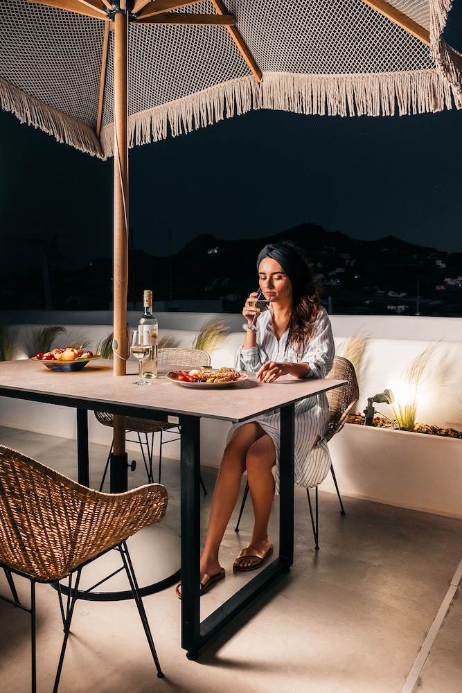 Emery Boutique Apartments 45/50