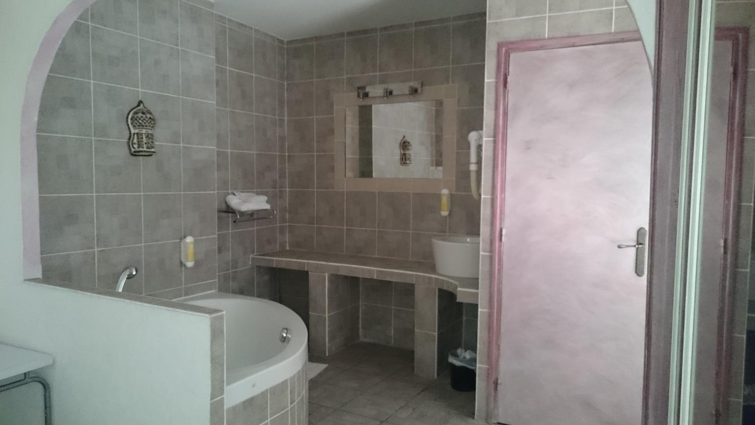 P'TIT DEJ-HOTEL MARTIGUES LE 5 52/57