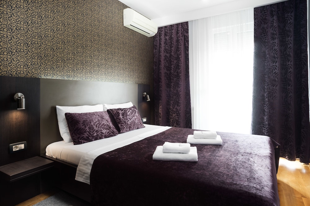 Feel Belgrade Aparthotel 10/70