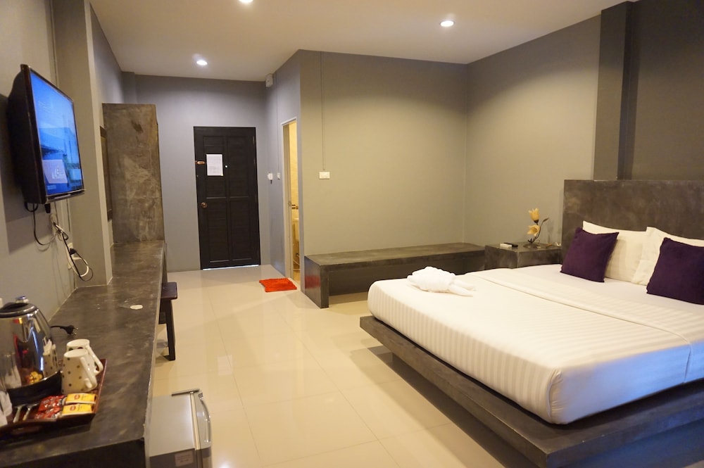 Ploenjai Hotel Ranong 27/48