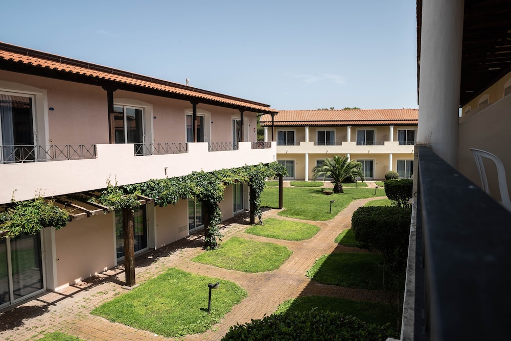 NICOTERA BEACH VILLAGE 56/66