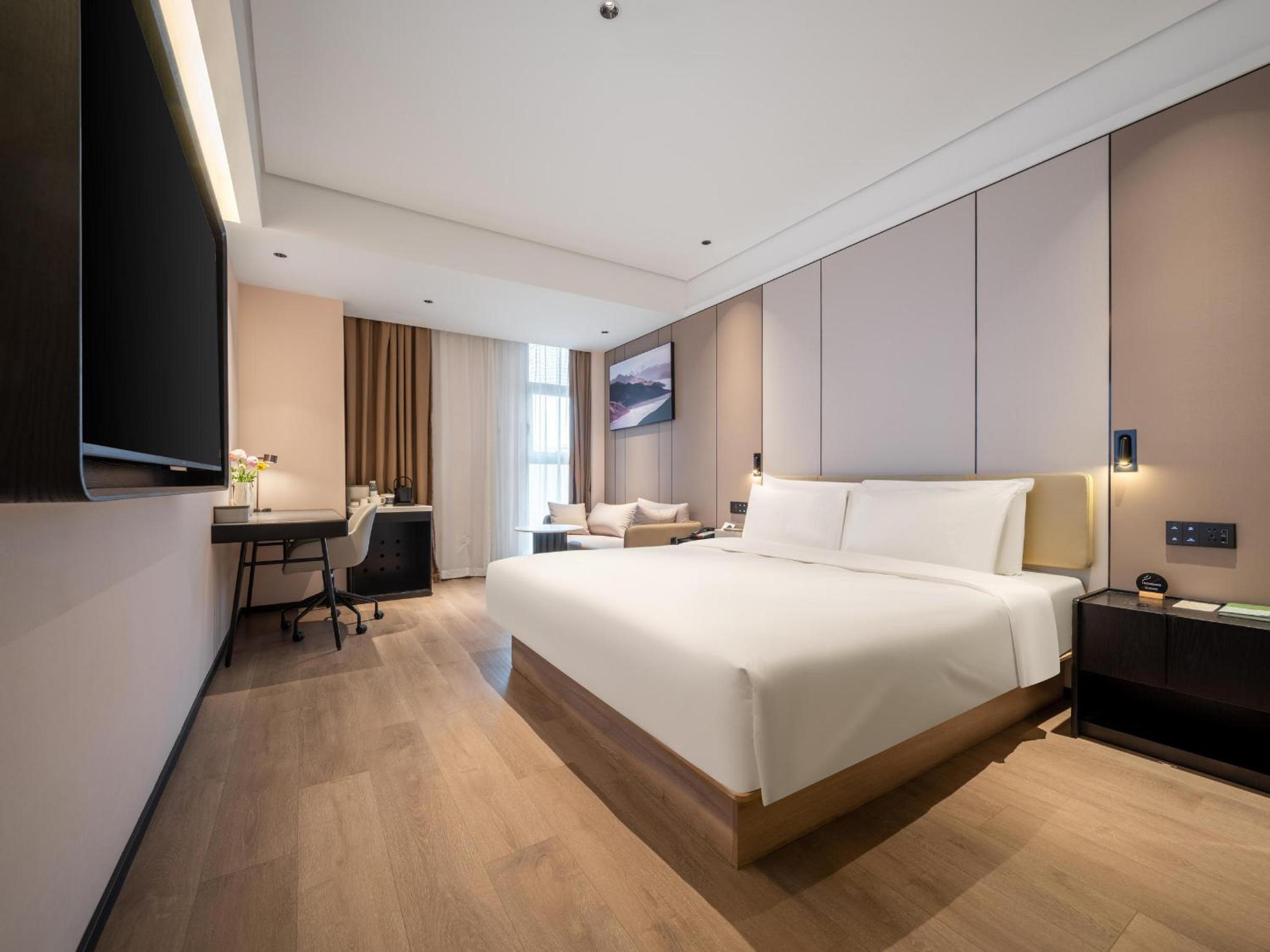 Elegant, Queen Bed