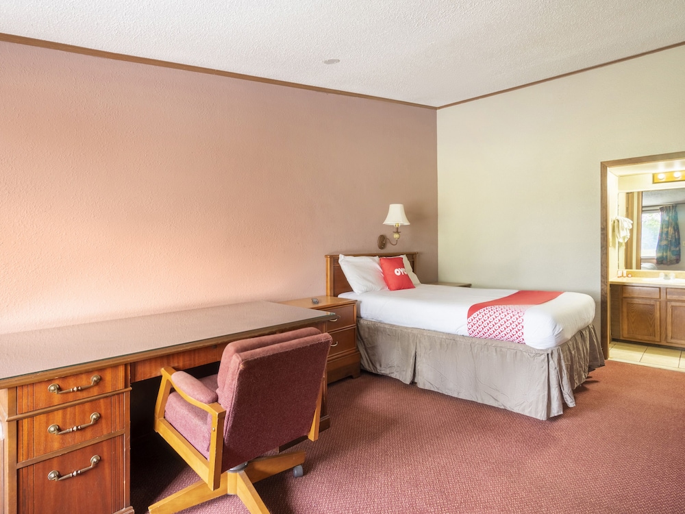 OYO Hotel Daleville AL Hwy 84 30/75