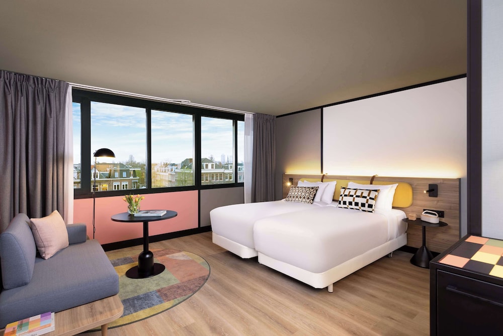 STANDARD, WITH EXTRA BED, CANAL VIEW