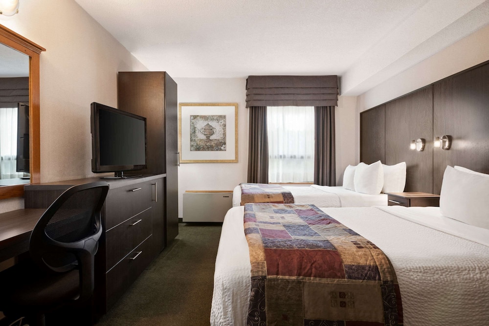 Days Inn by Wyndham Renfrew Conference Centre 8/27