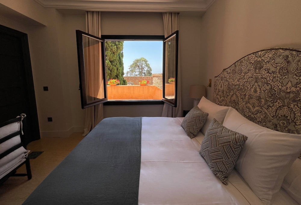 Hotel Castillo De Santa Catalina 10/50