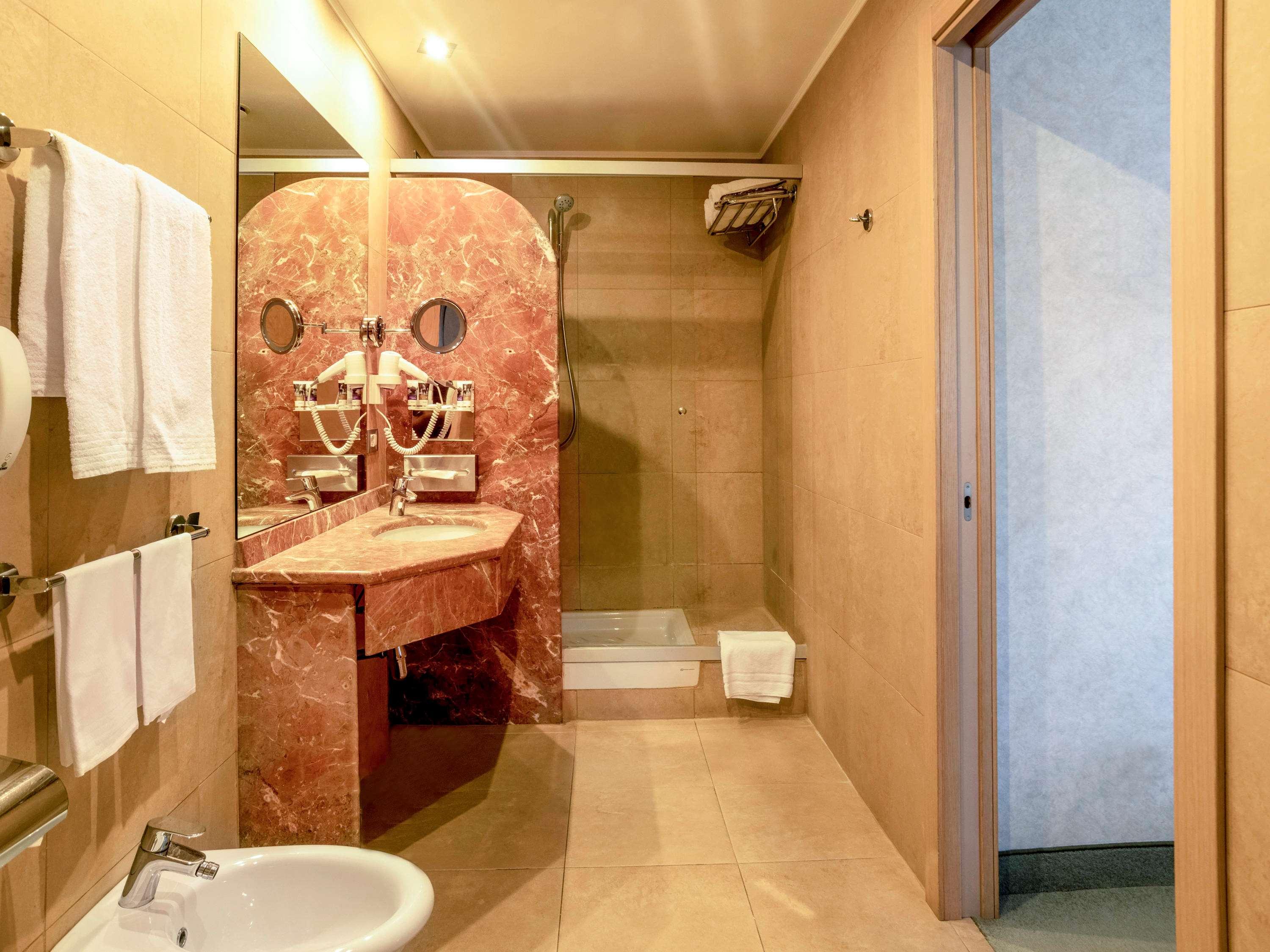 غرفة مفردة بسرير كوين، Mercure Roma West 3/3