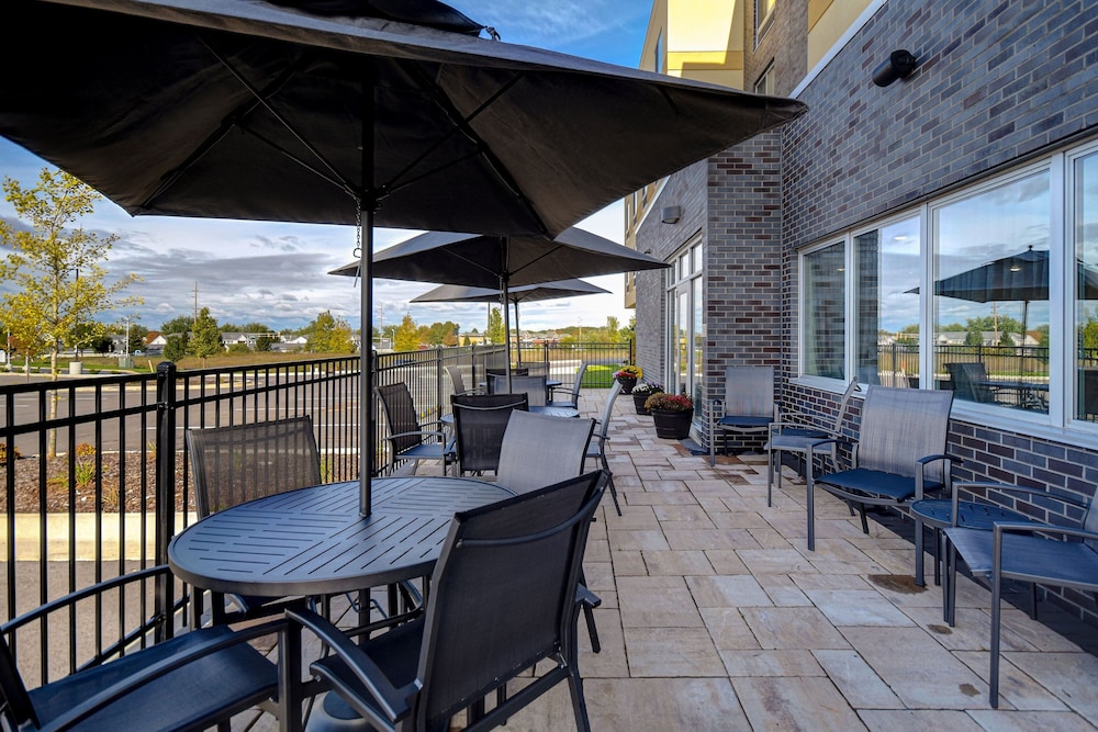 Fairfield Inn & Suites by Marriott Grand Rapids Wyoming 27/36