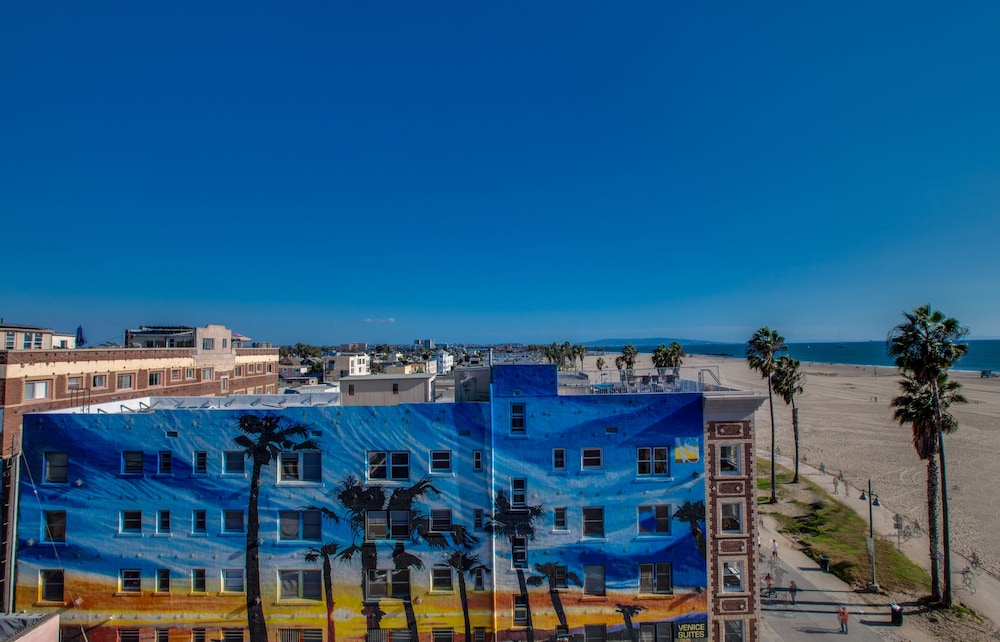 Venice Suites 4/68