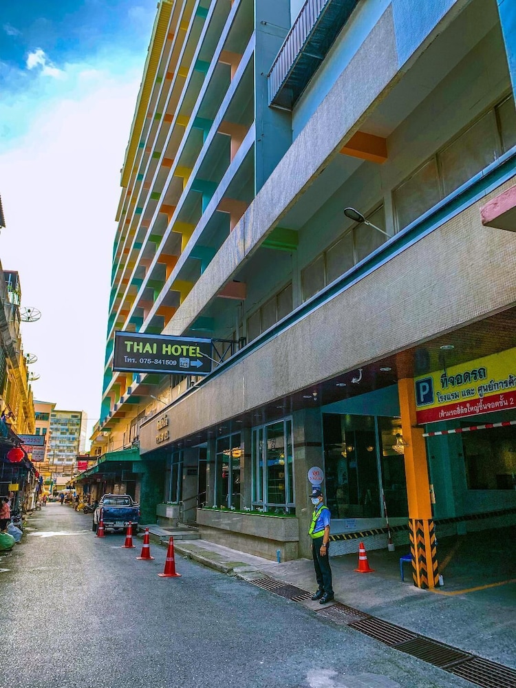 Thai Hotel 9/16