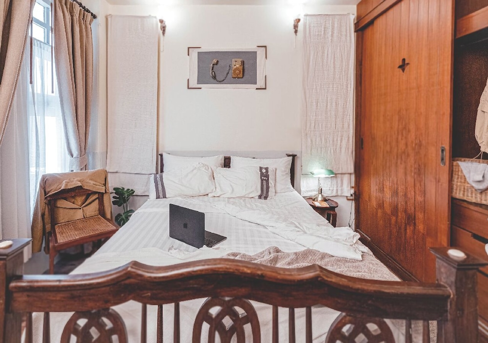 DELUXE, DOUBLE BED
