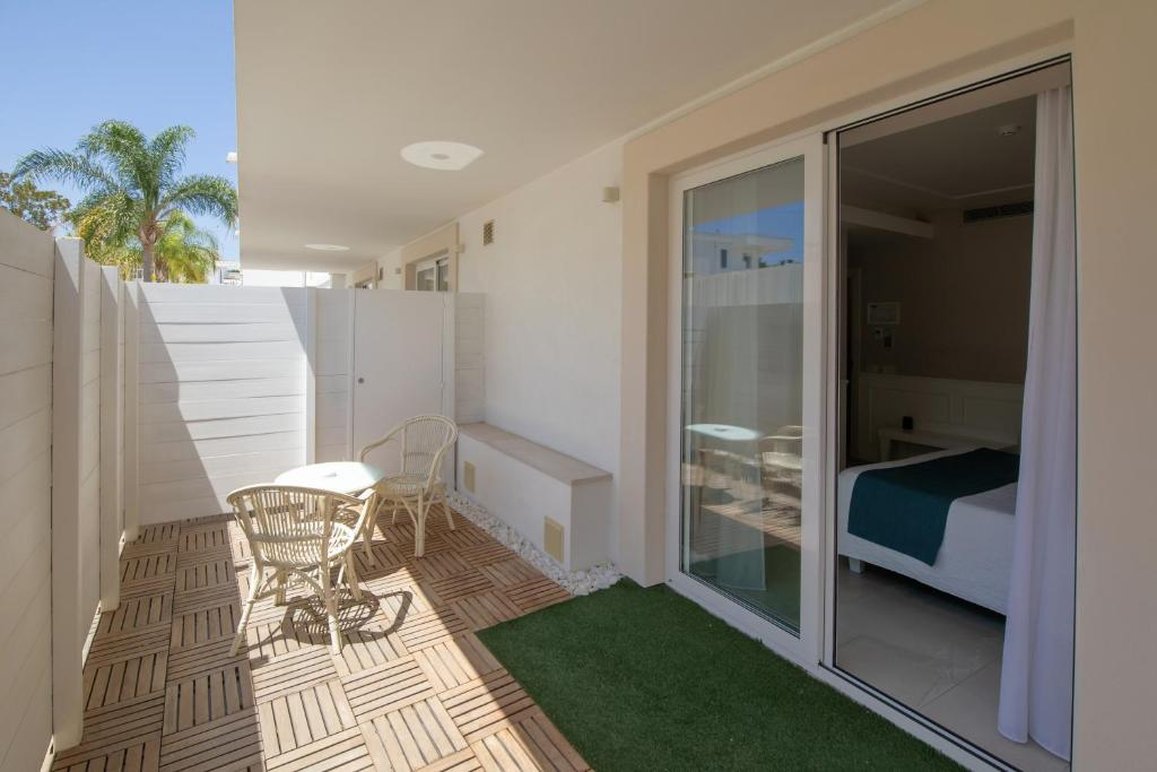 Bianco Riccio Suite Hotel 60/79