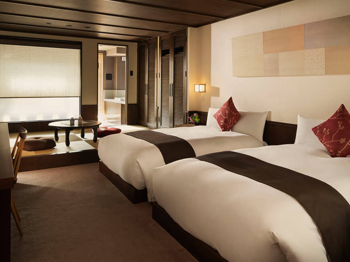 Deluxe, Single, Twin Beds