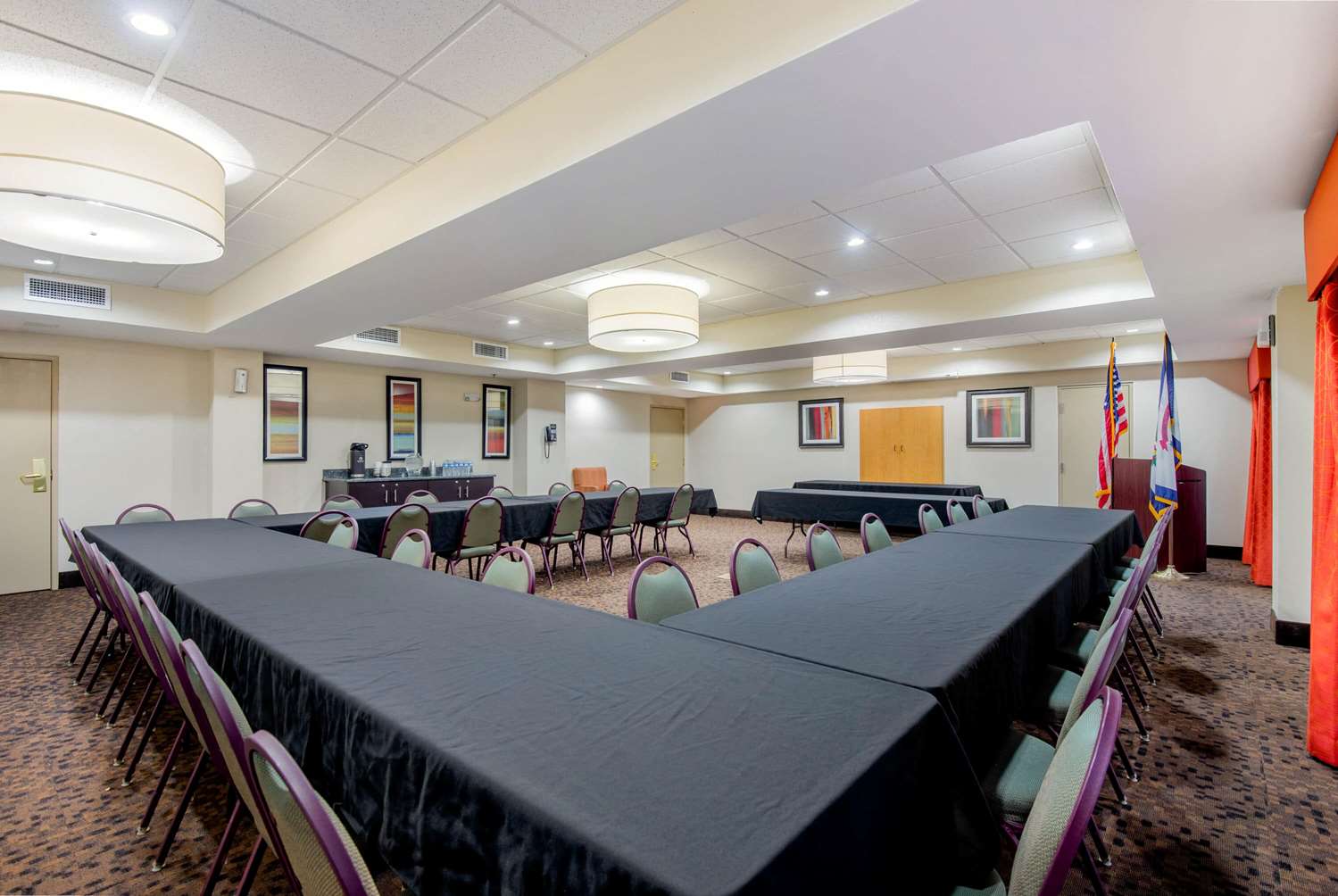 La Quinta Inn and Suites by Wyndham Elkview - Charleston NE 30/40