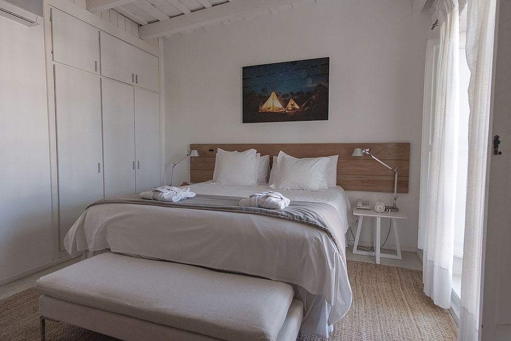 Charco Hotel 8/50