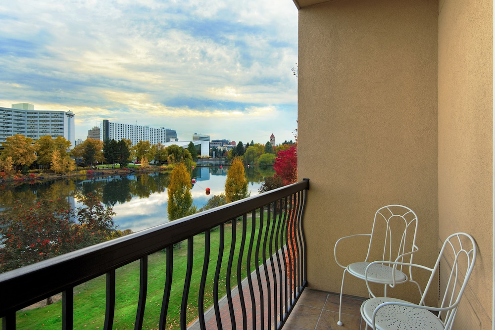 Oxford Suites Downtown Spokane 37/55