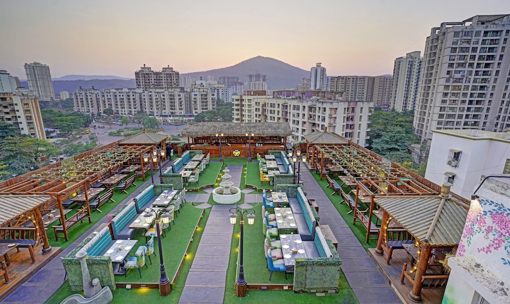 Treebo Trend De Grandeur Hotel and Banquets 38/42