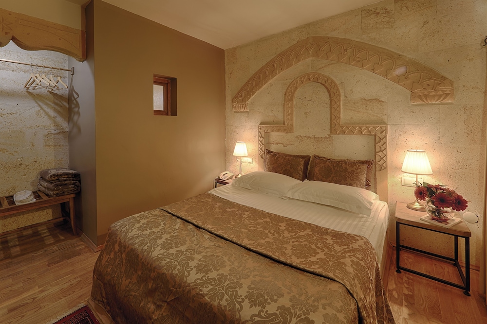 Heybe Hotel 12/50