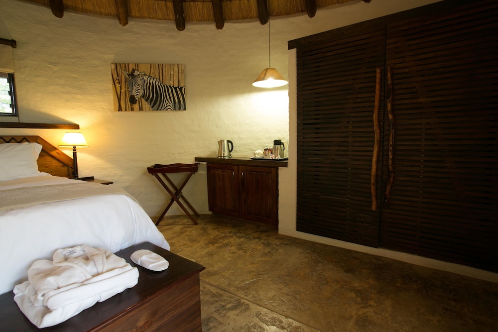 Mopane Bush Lodge 7/34
