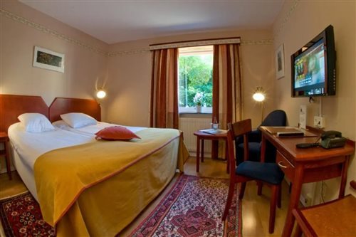 ROOM, DOUBLE BED