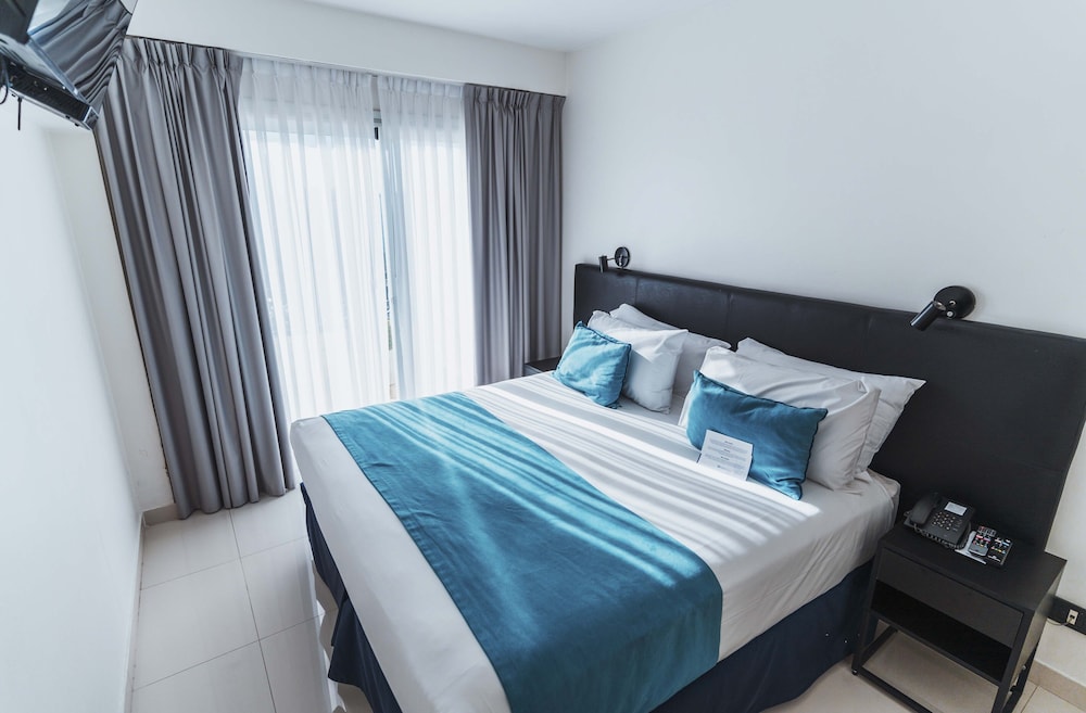 غرفة قياسية بسريرين منفصلين بإطلالة على المدينة، Cyan Recoleta 4/10