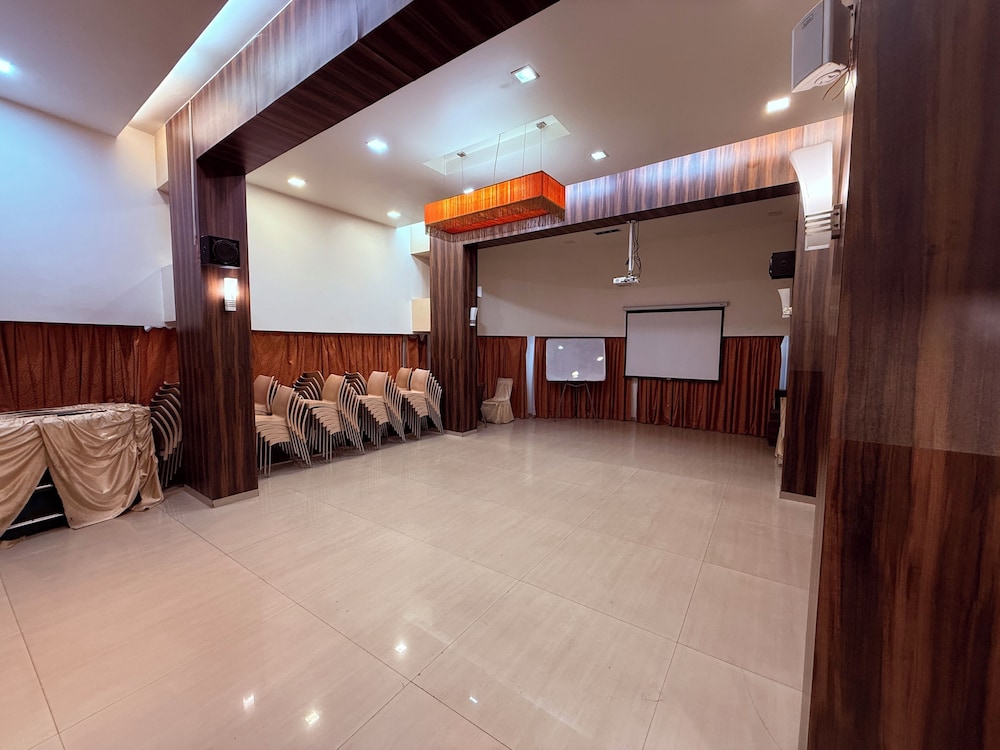 Hotel Alka Residency 8/50