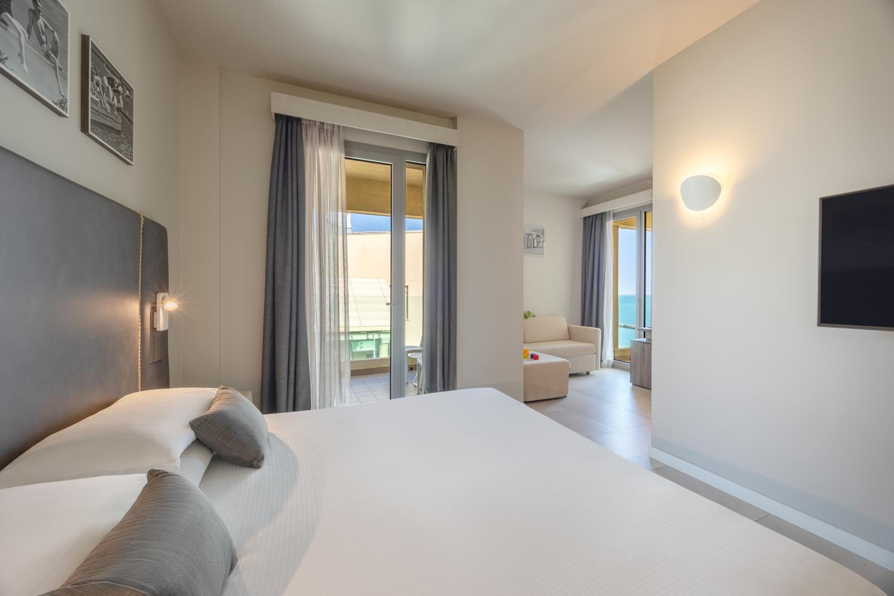 Room, Triple, Lateral Side Sea View