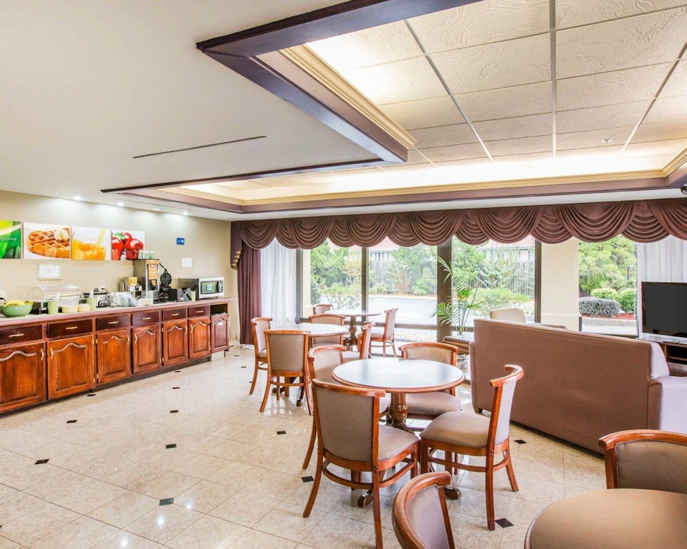Quality Inn Near Six Flags 24/29