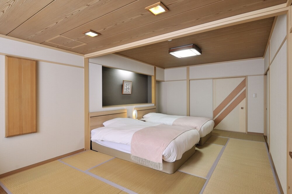 JAPANESE WESTERN, TWIN BEDS