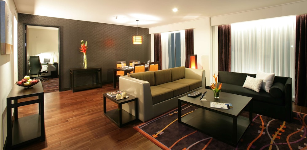 RADISSON SUITES BANGKOK SUKHUMVIT 42/73