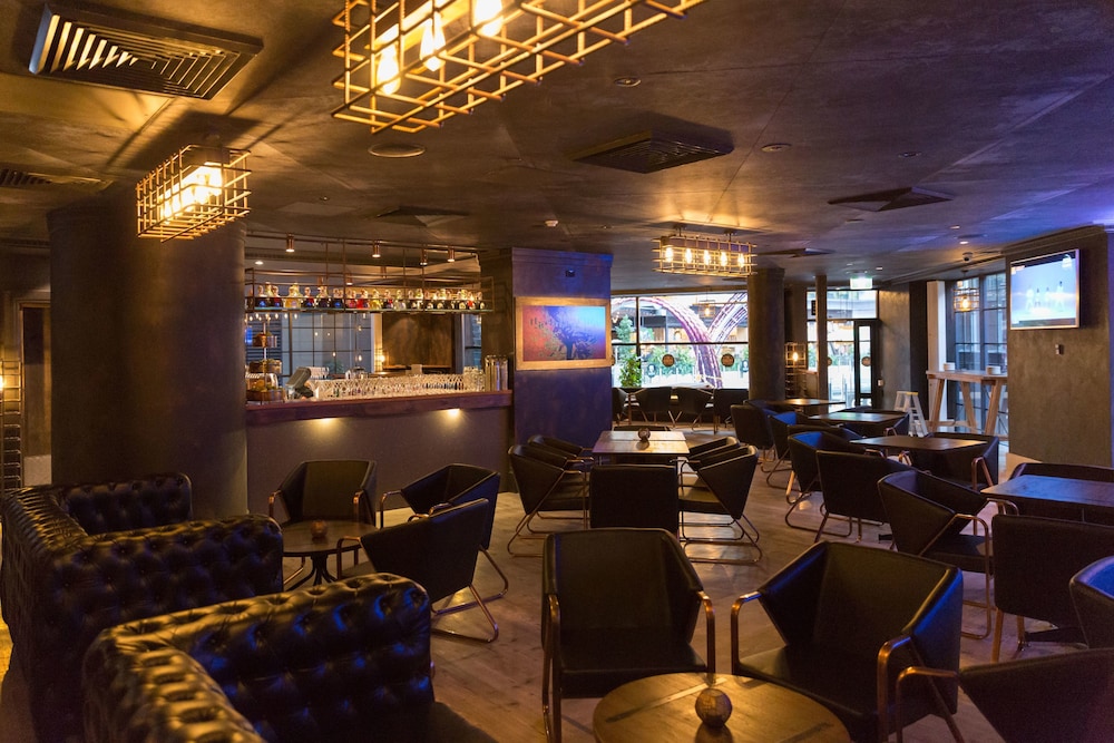 RYDGES WORLD SQUARE 47/66