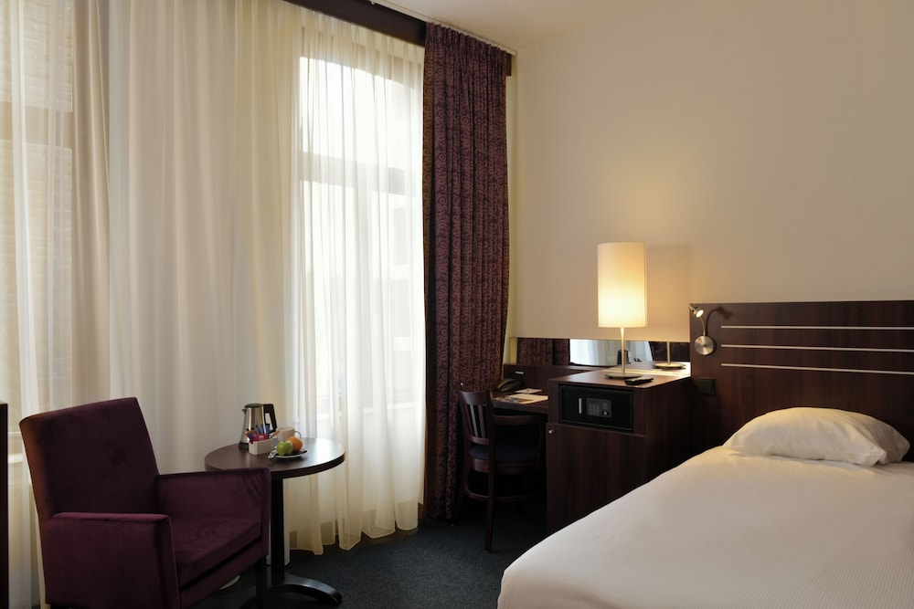 AMRATH GRAND HOTEL DE L EMPEREUR 30/64