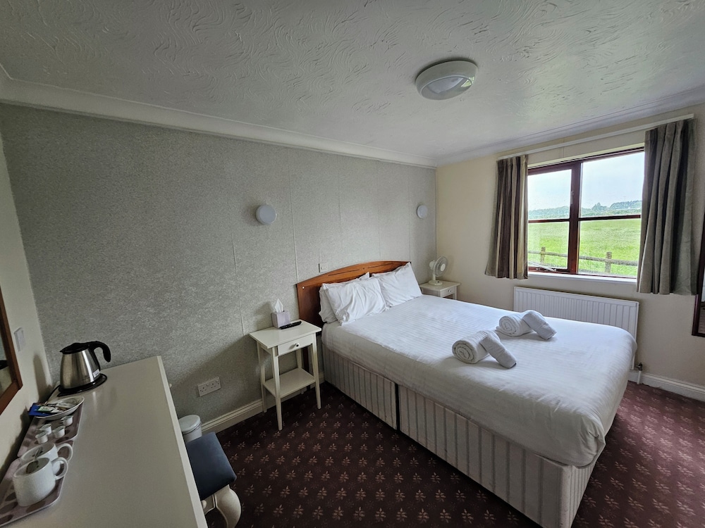 MARSH FARM HOTEL 22/50