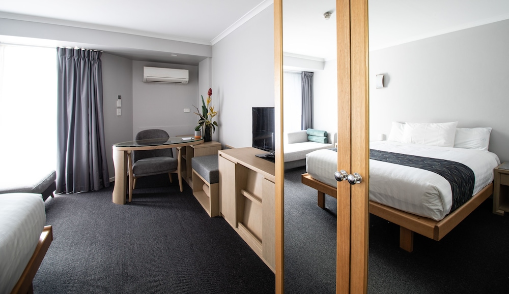 CAPITAL EXECUTIVE APARTMENT HOTEL 15/32
