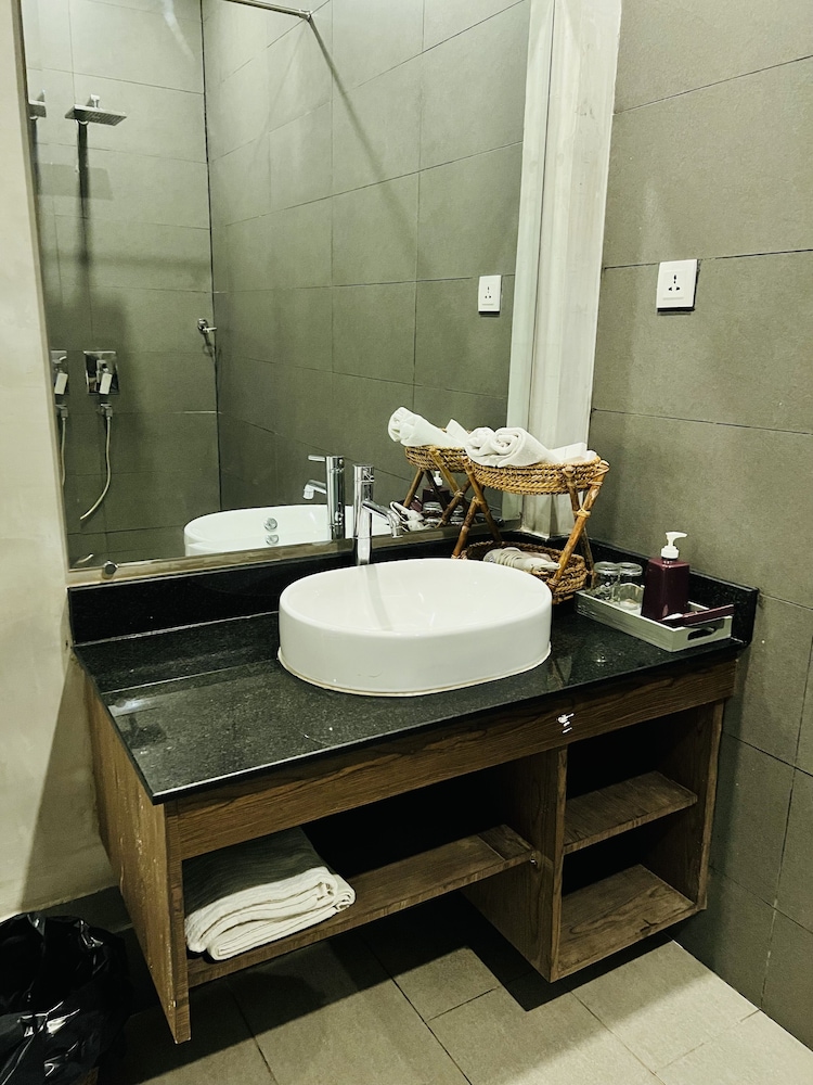 1 BEDROOM, LUXURY, APARTMENT, RIVER VIEW