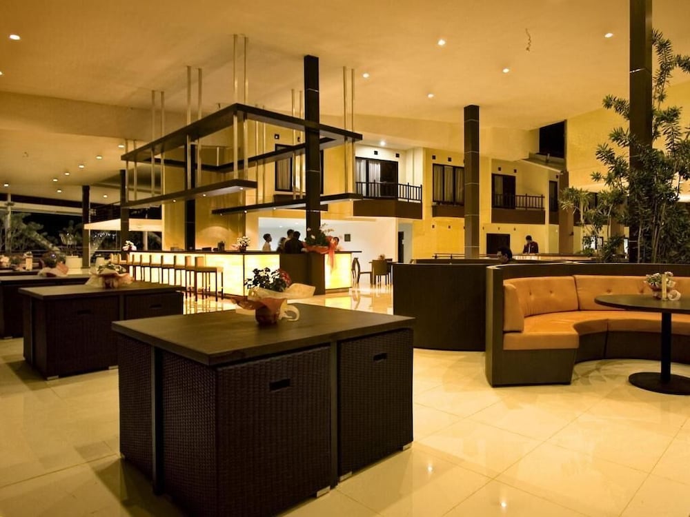 Lobby at Palace Hotel Cipanas, CIPANAS