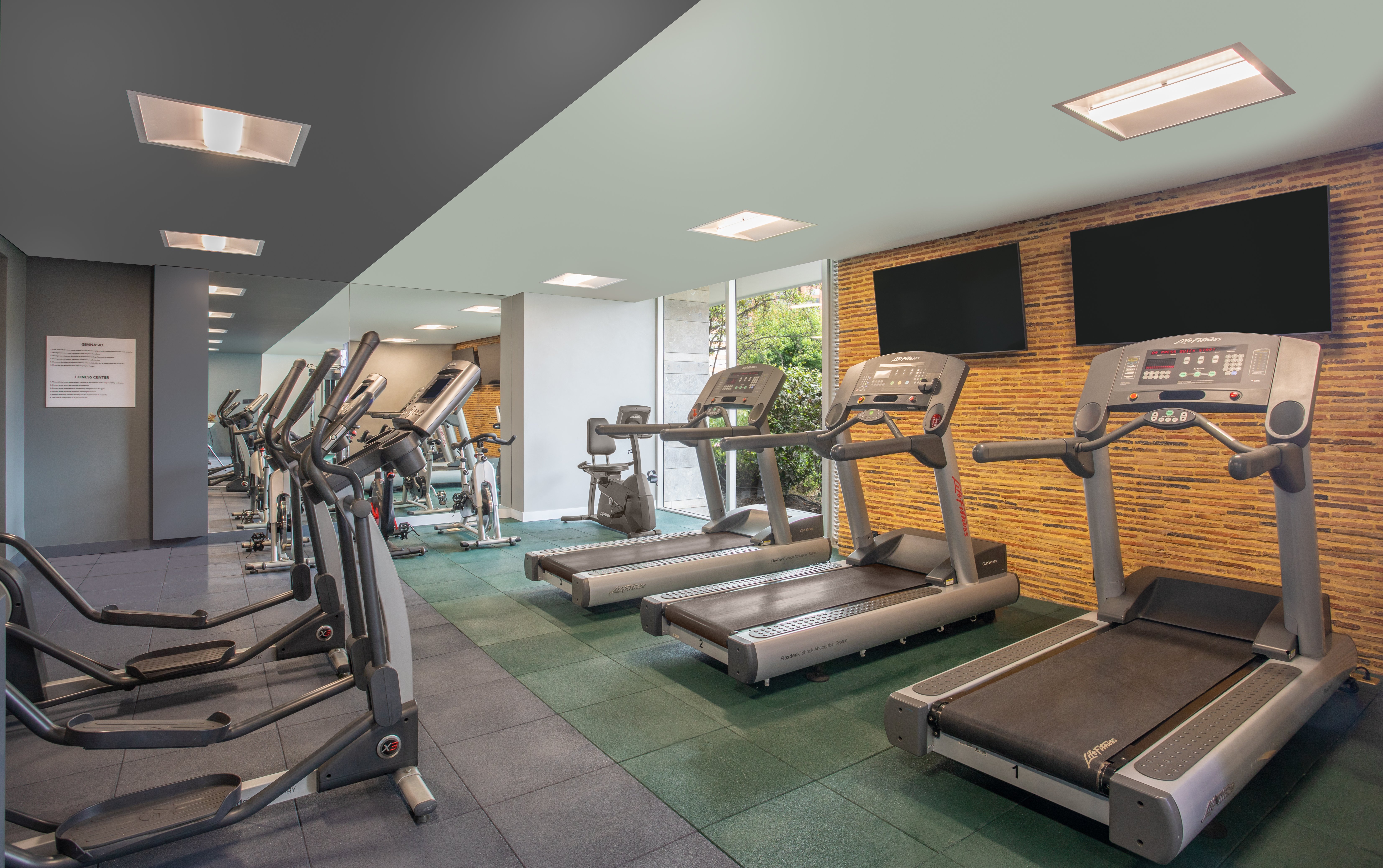 Holiday Inn Bogota Airport 36/75