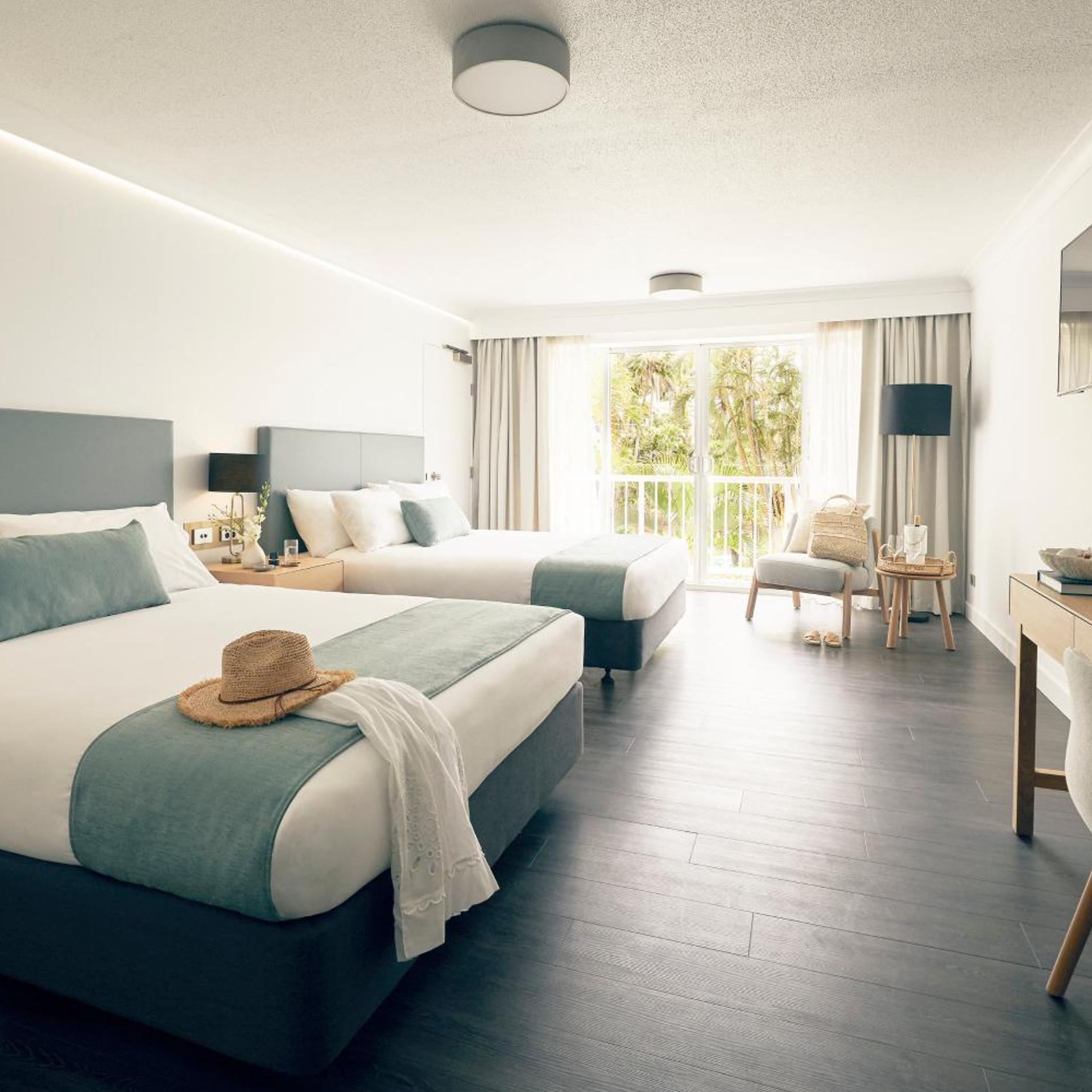 Connecting, Superior, Twin Beds, King Bed, Reef View