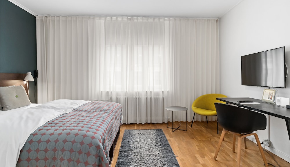 Ibsens Hotel 10/51