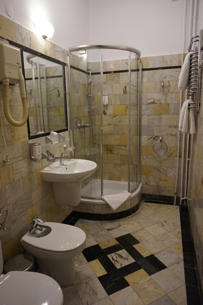 Dwor Polski Hotel 49/50