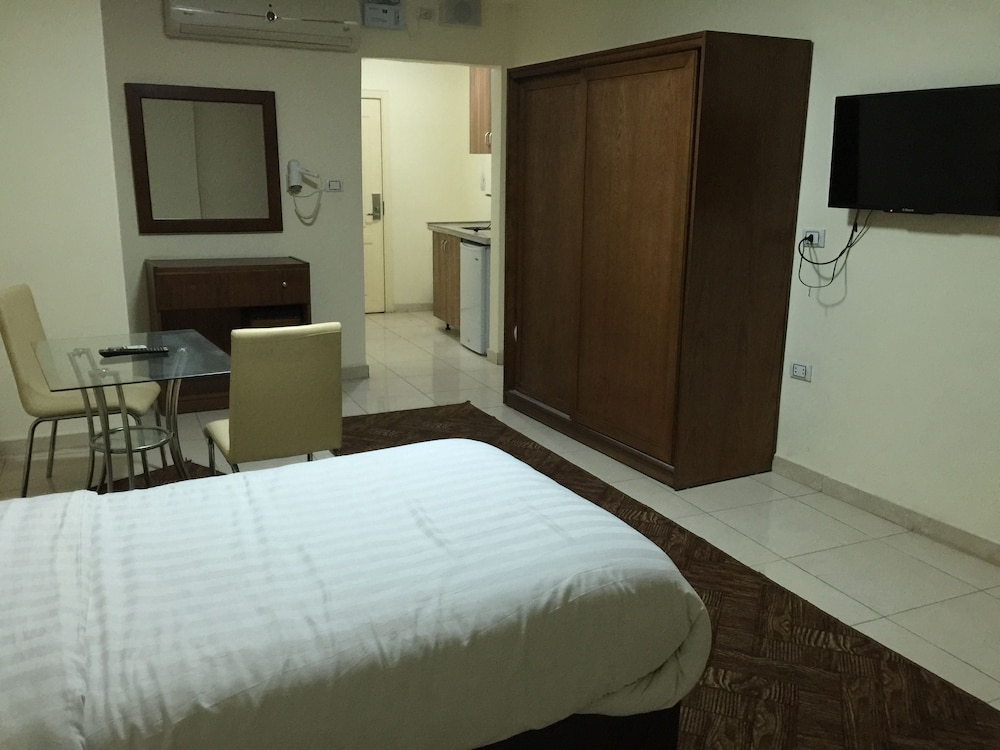ZAINA PLAZA HOTEL 7/53