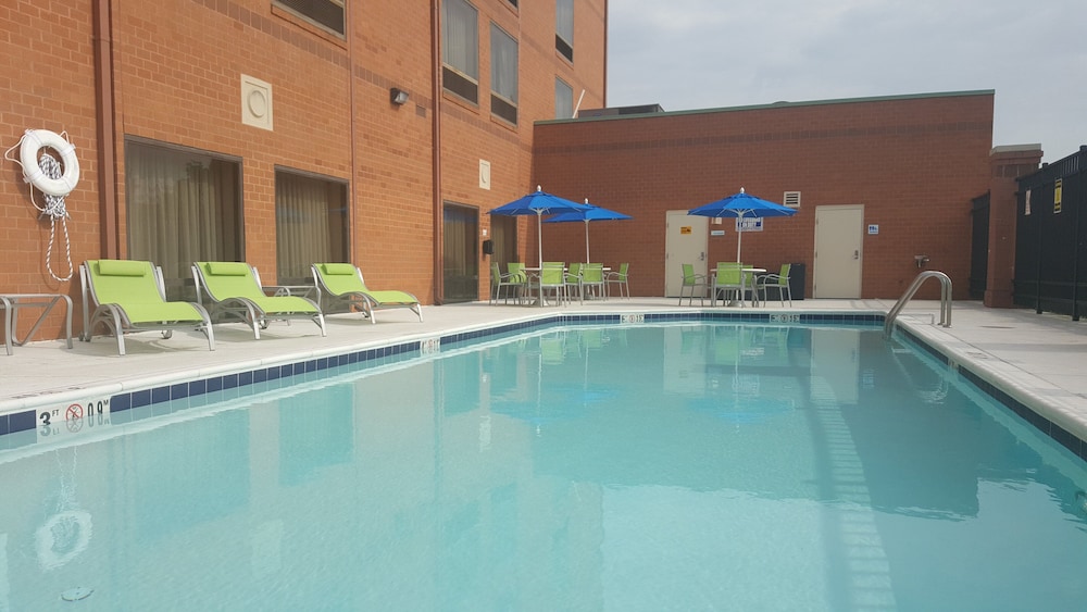 Holiday Inn Express Baltimore-Bwi Airport West 3/70