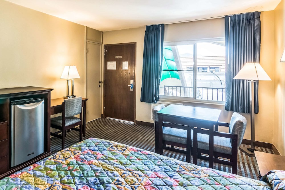 Rodeway Inn Regalodge Glendale CA 15/23