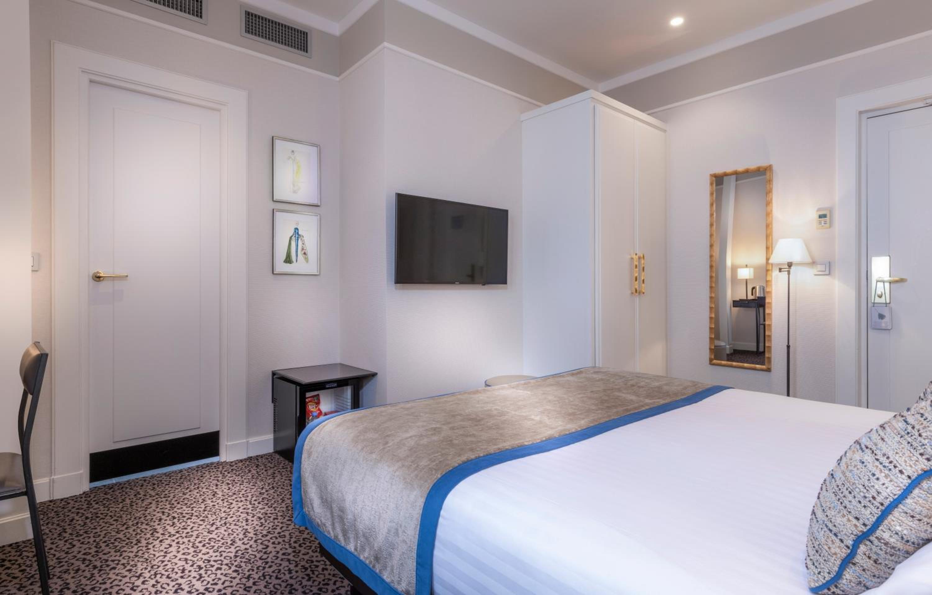 غرفة سوبيريور بحوض استحمام، Hotel Du Bois Champs-Elysees 4/10