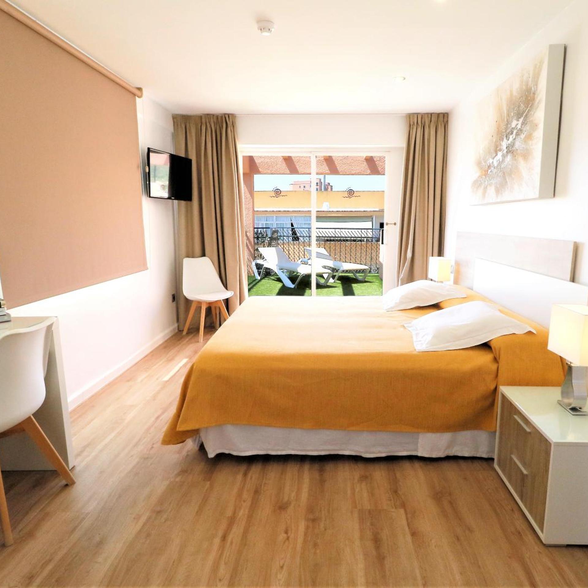 غرفة سوبيريور بسرير مزدوج أو سريرين منفصلين بشرفة، Gabarda Hotel 4/10