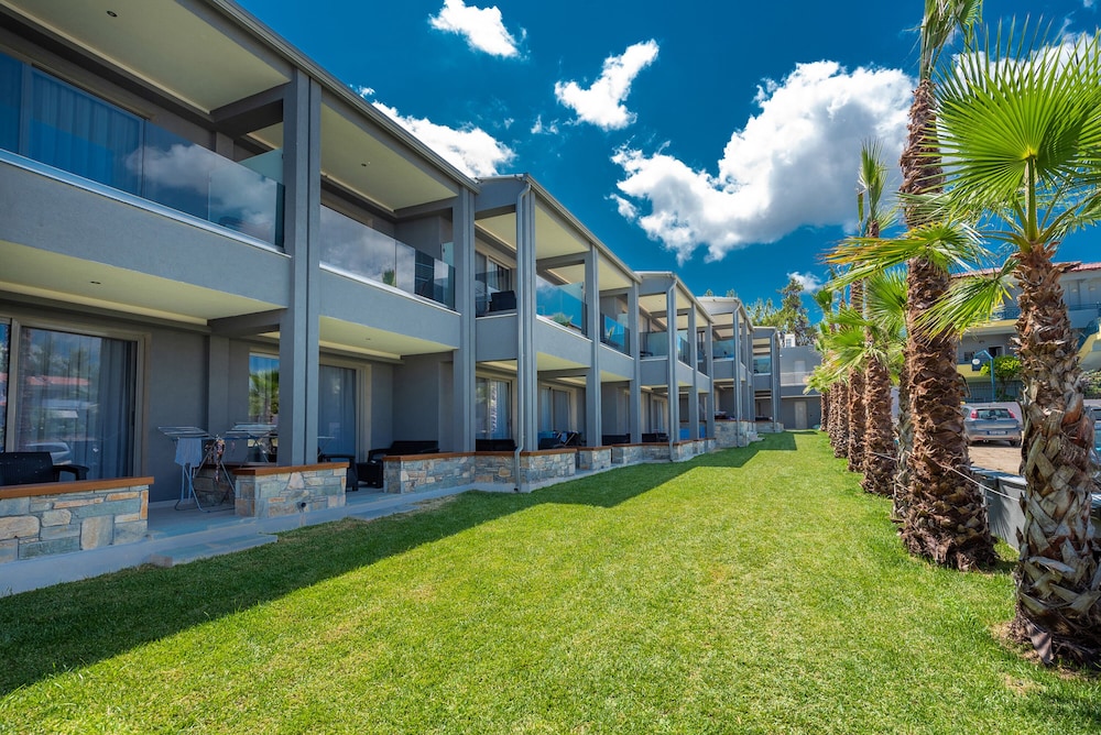 Dionysos Hotel Suites 56/68